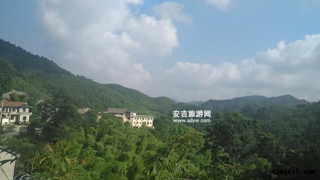 远望群山美景